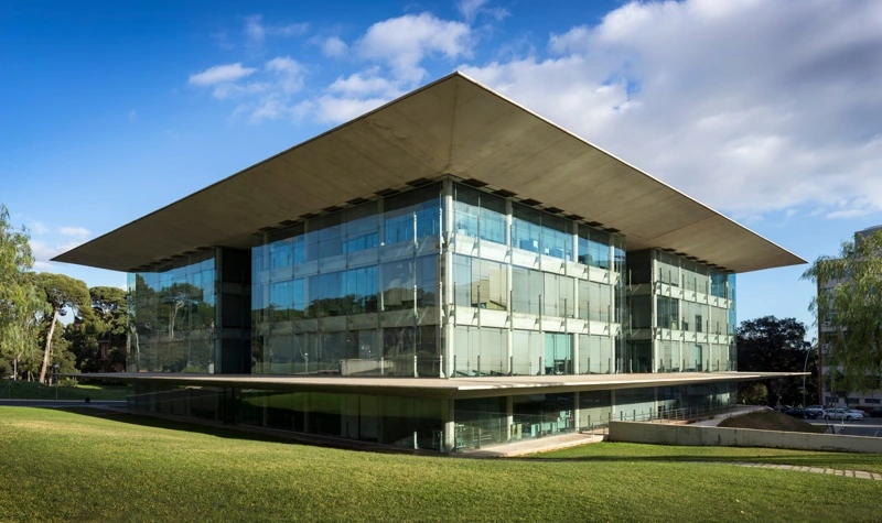 Arquitectura del edificio Nexus II en el campus de la UPC en Barcelona